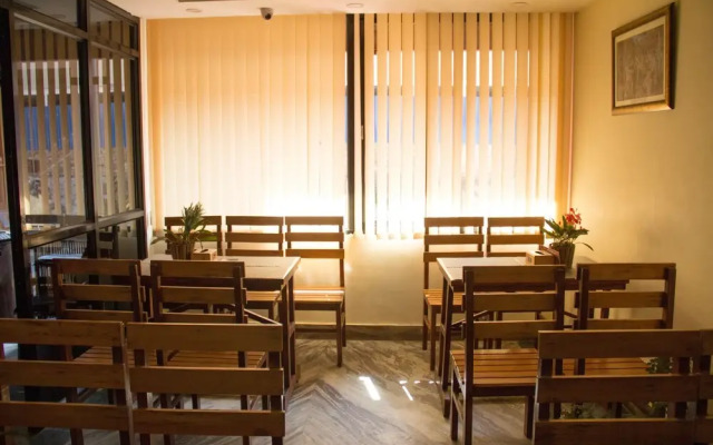 OYO 155 Sankata Hotel & Apartment