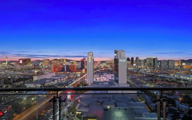 Ava's Suite 37th FLR PALMS PLACE