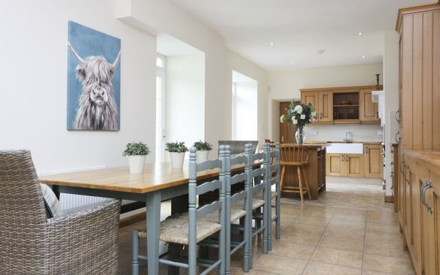 JOIVY Greenknowes Estate With Hot Tub And Bar