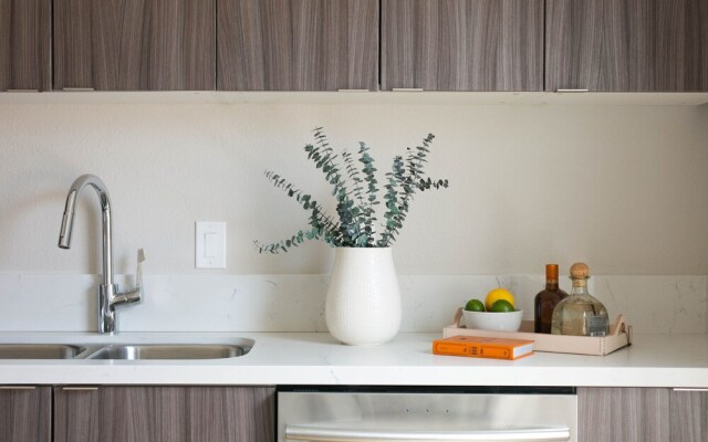 Chic Gaslamp Quarter Suites by Sonder