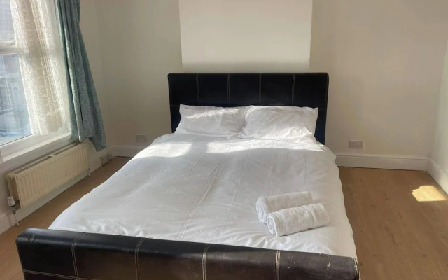 Cosy Croydon Apartment With 2 Bedrooms