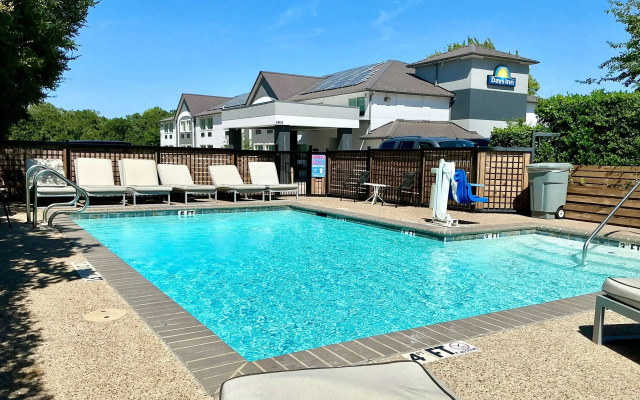 Days Inn by Wyndham Arlington