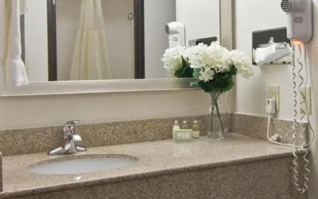 Christopher Inn and Suites