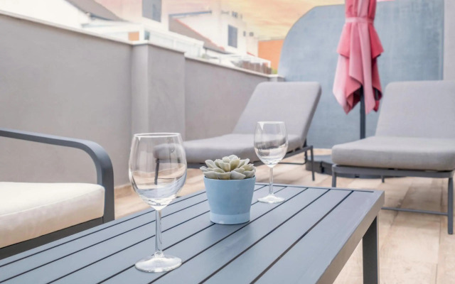 Modern Penthouse with Private Terrace