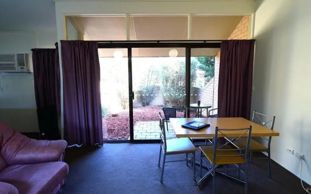 Executive Hideaway Motel