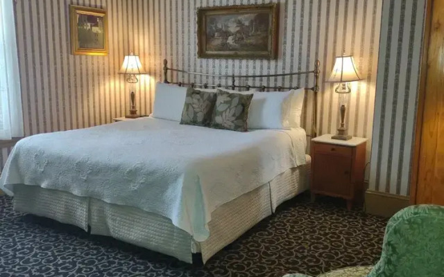 The Lafayette Inn