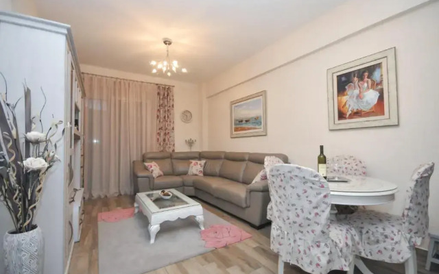Lux Apartments MMS