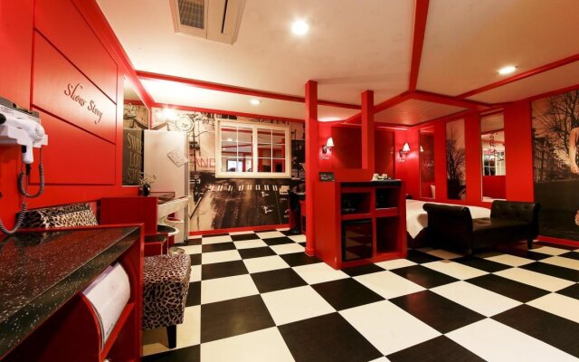 Show Hotel