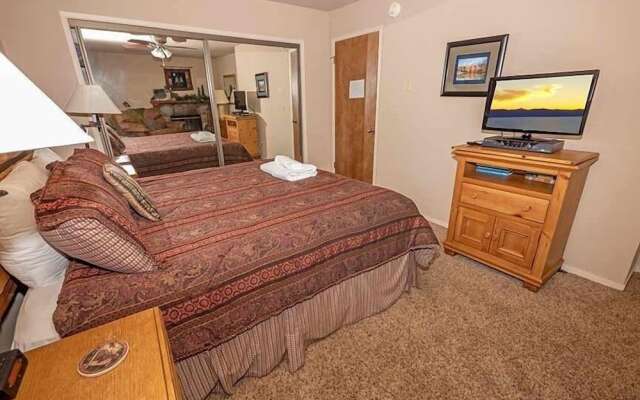 3407 Pine Hill 2 Bedroom Home by RedAwning