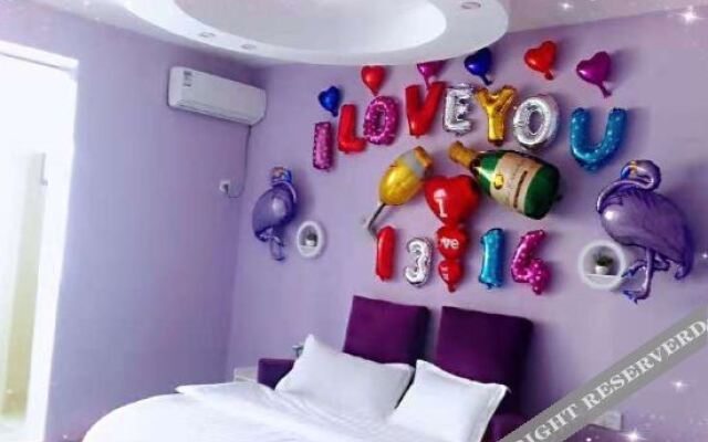 We+ Boutique Theme Hotel (Lingchuan University of Electronic Science and Technology Huajiang Campus)