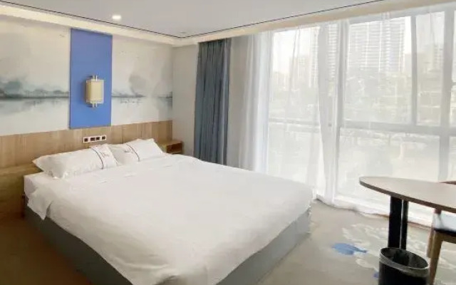 92·Nato Wisdom & Regimen Hotel