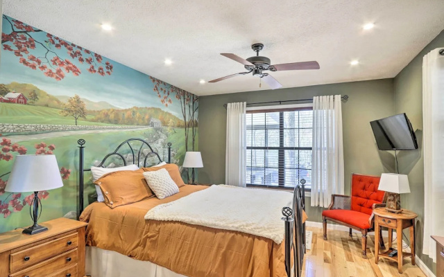 Charming Murphy Escape w/ Fire Pit & Hot Tub!