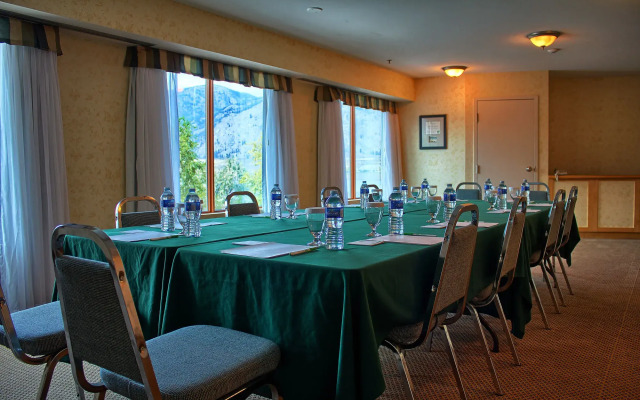 Holiday Inn Hotel & Suites Osoyoos by IHG