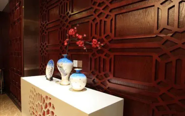 Longzhou Hotel (Tongliang Vocational College of Media)