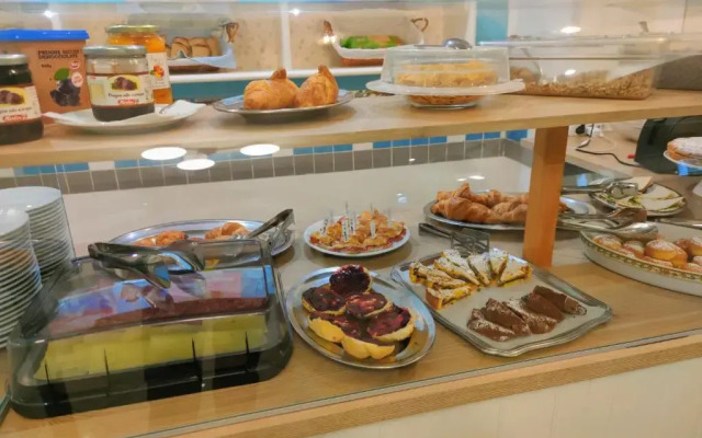 Hotel Adria B&B - Colazione fino alle 12