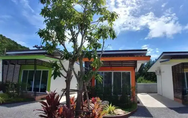 Thipburee Riverside Hotel