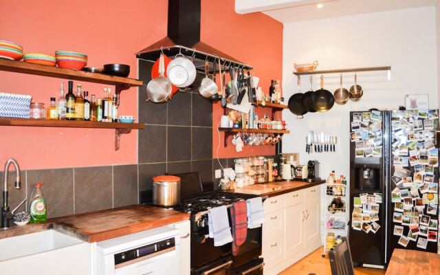 Bright Flat in Edinburgh With Private Garden