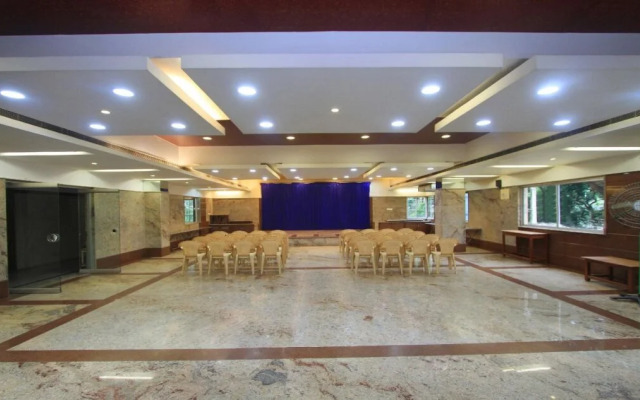 Hotel Sri Sai Comforts By OYO Rooms