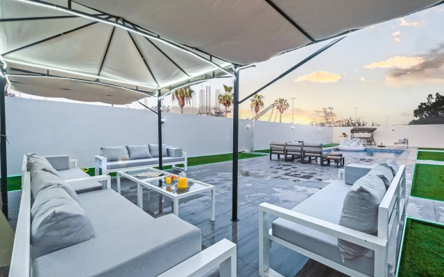 LUX White Modern Villa
