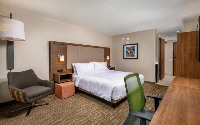 Holiday Inn Express & Suites Chatsworth by IHG