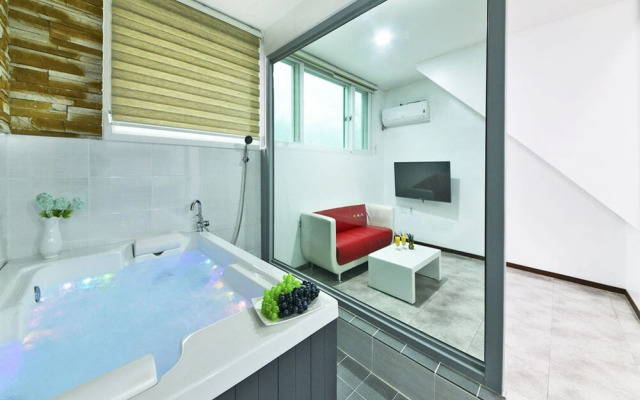 Funnymungmung Galaxy House