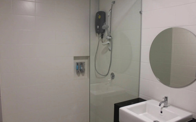 De Houz - Trefoil Setia Alam Home Stay