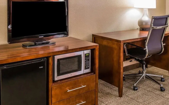 Comfort Inn & Suites