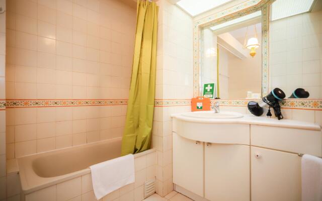 Sea View Apartment by Rent4all