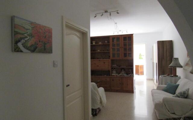 Central Studio Apartment