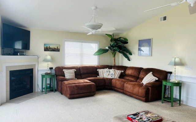 Salt, Sand And Sudds 5 Bedroom Home by RedAwning