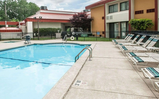 Quality Inn & Suites Kansas City I-435N Near Sports Complex