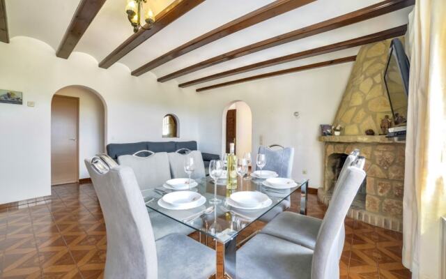 Villa - 6 Bedrooms with Pool - 105026