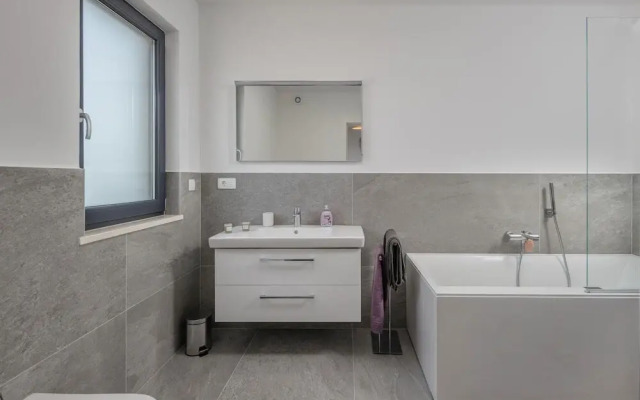 Nice Apartment in Kostrena With 3 Bedrooms and Wifi