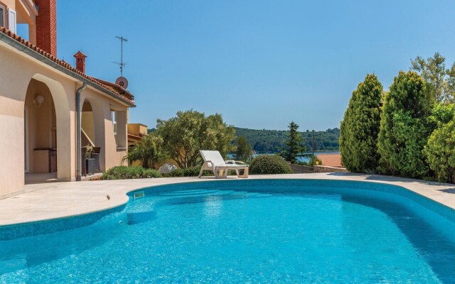Nice Home in Pula With Wifi and 6 Bedrooms