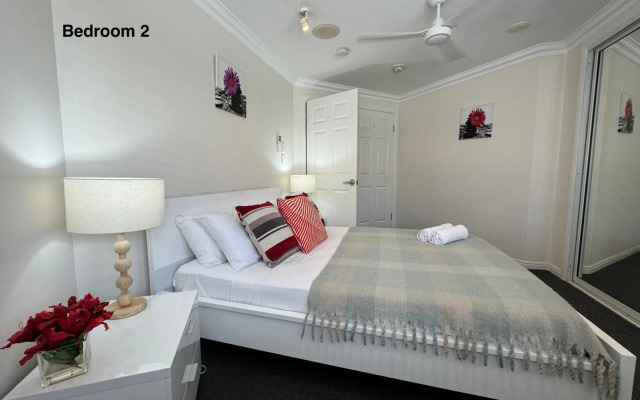 Townsville Lighthouse - 3/103 Strand