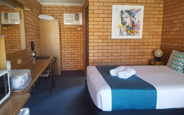 Royal Palms Motor Inn