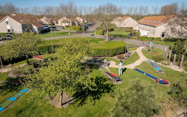 Bungalow in Renesse Near North Sea Beach