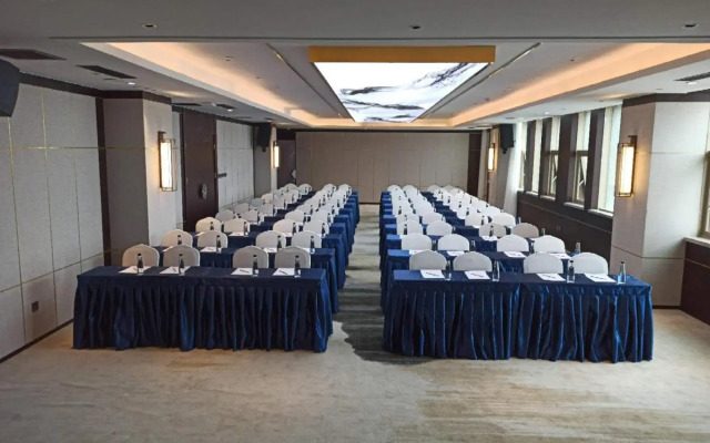Rezen Dong Hotel (Baoding Passenger Transport Center Yuhua Road Branch)