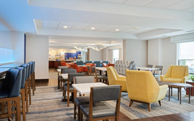 Holiday Inn Express & Suites Cincinnati Riverfront by IHG