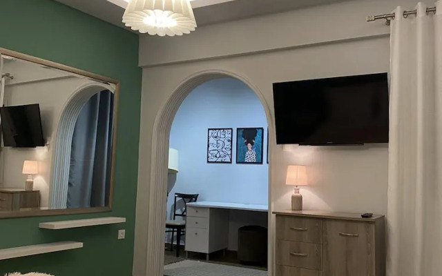 Oasis Garden Apartment
