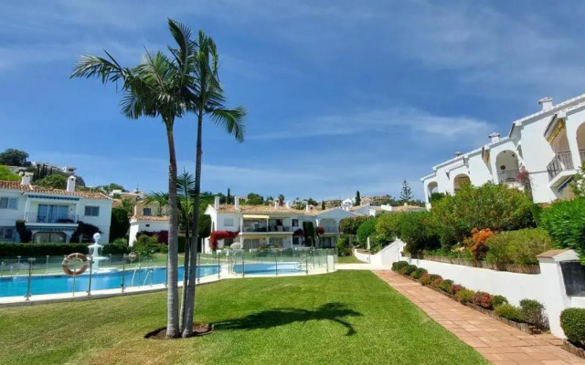 Refurbished 2-Bed Apartment in El Paraiso Alto