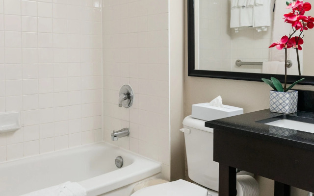 Travelodge by Wyndham Ottawa East