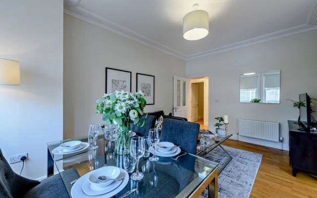 Spacious 3 Bedroom Apartment in Hammersmith