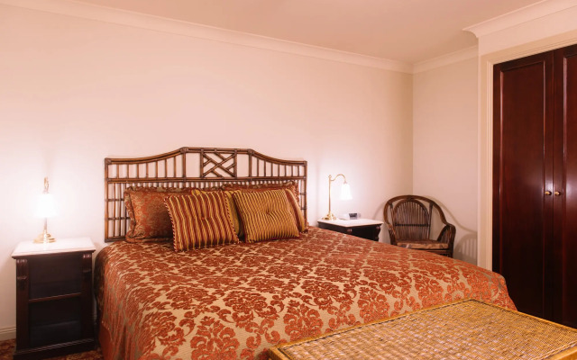 Hadley's Orient Hotel