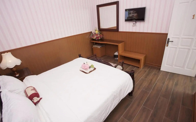 Huis Van Gustafine Floor 2