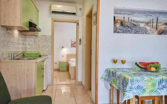Ennio - 100m From the Beach - A2 Zeleni