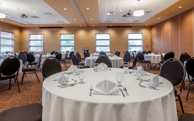 Best Western Plus Bathurst Hotel & Suites