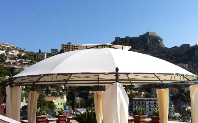 Penthouse von Gloeden