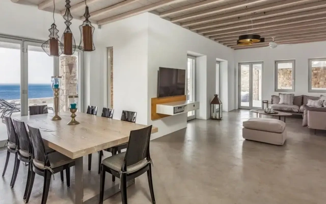 Epic Twin Luxurious 14 Bedrooms Villa for 28