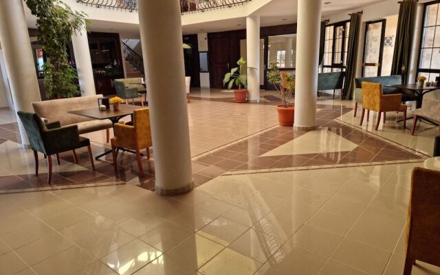 Flora Hotel
